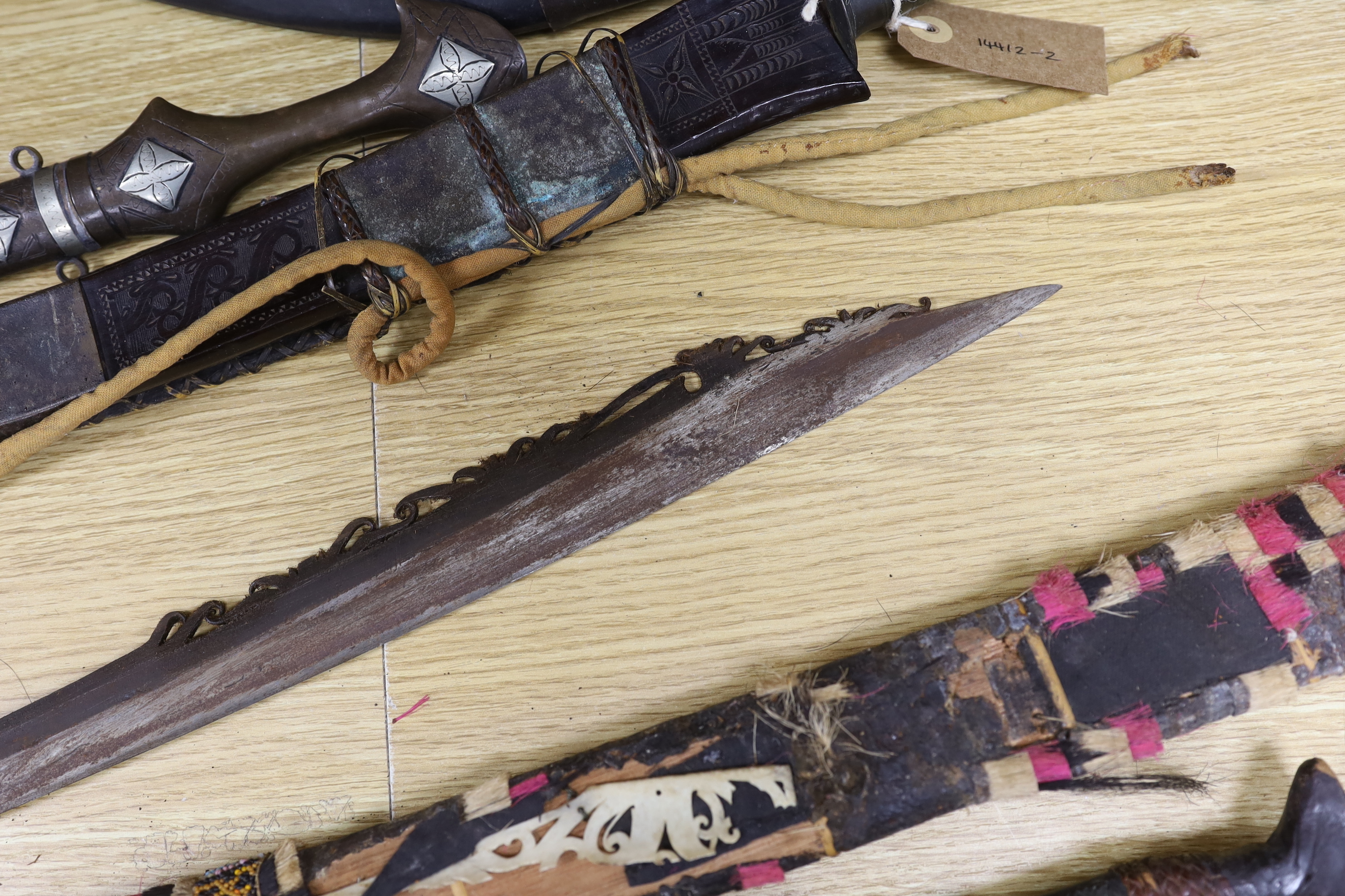 A group of assorted bladed weapons including a kukri, a jambiya, etc, longest 84cm